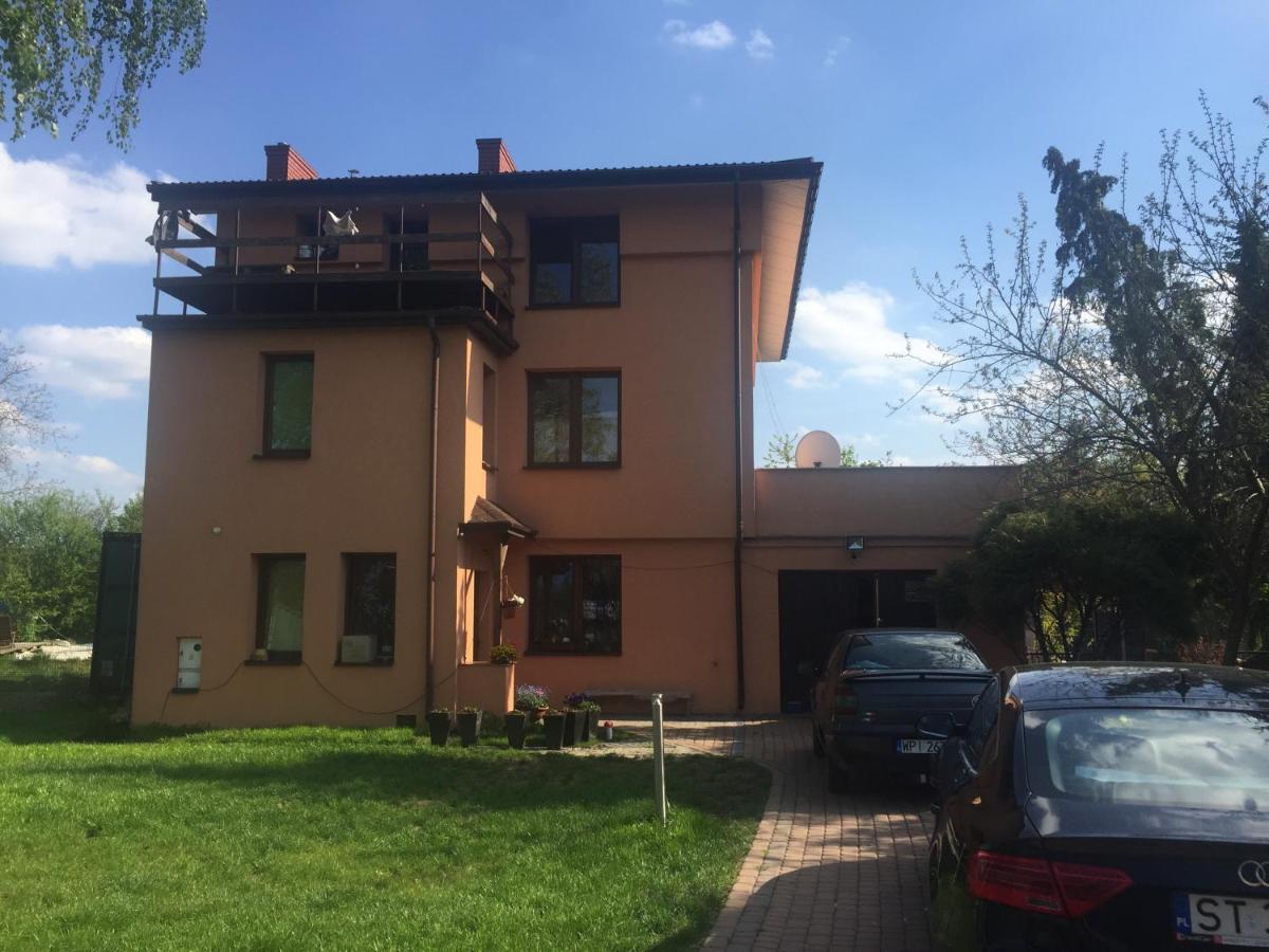 Samodzielny Pokoj W Wygodnym Domu Z Parkingiem Lägenhet Piaseczno  Exteriör bild